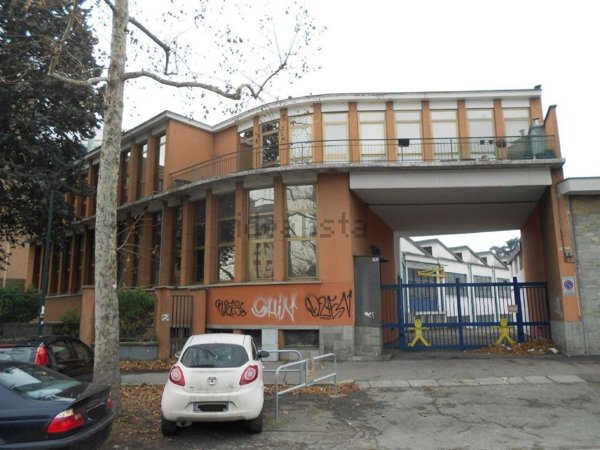capannone in vendita a Torino in zona Mirafiori Nord