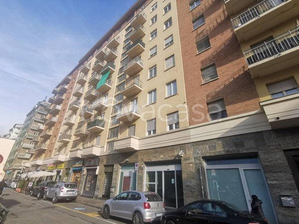locale commerciale in vendita a Torino in zona Millefonti