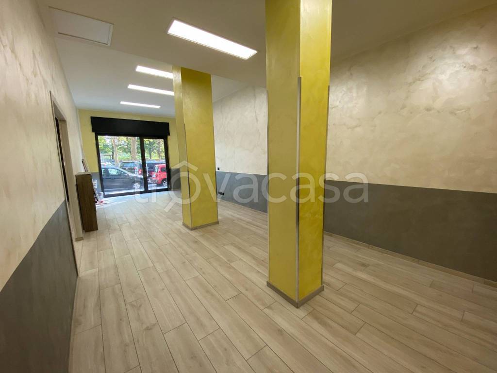 negozio in vendita a Torino in zona Santa Rita