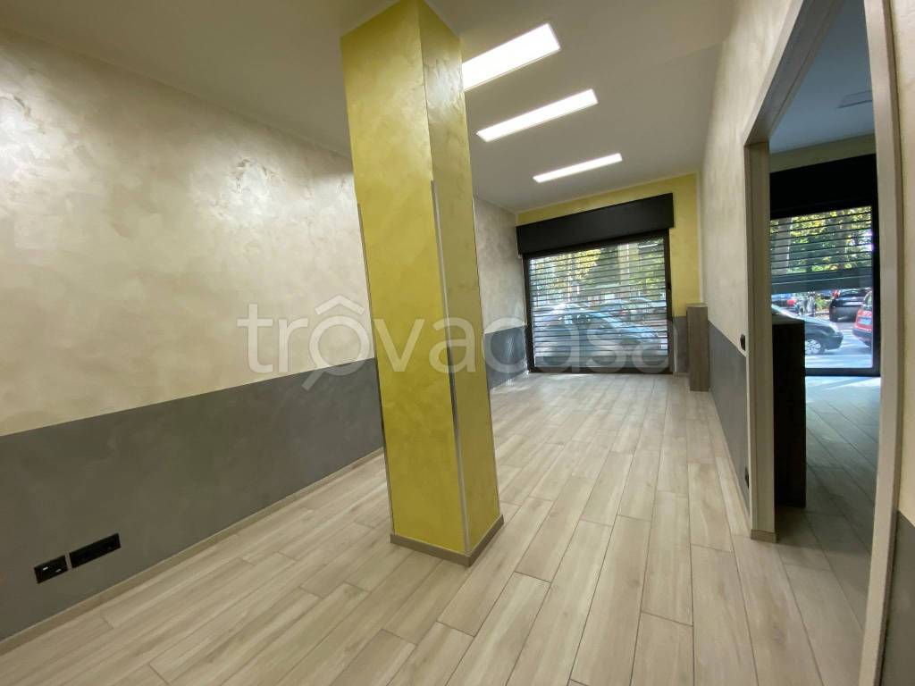 negozio in vendita a Torino in zona Santa Rita