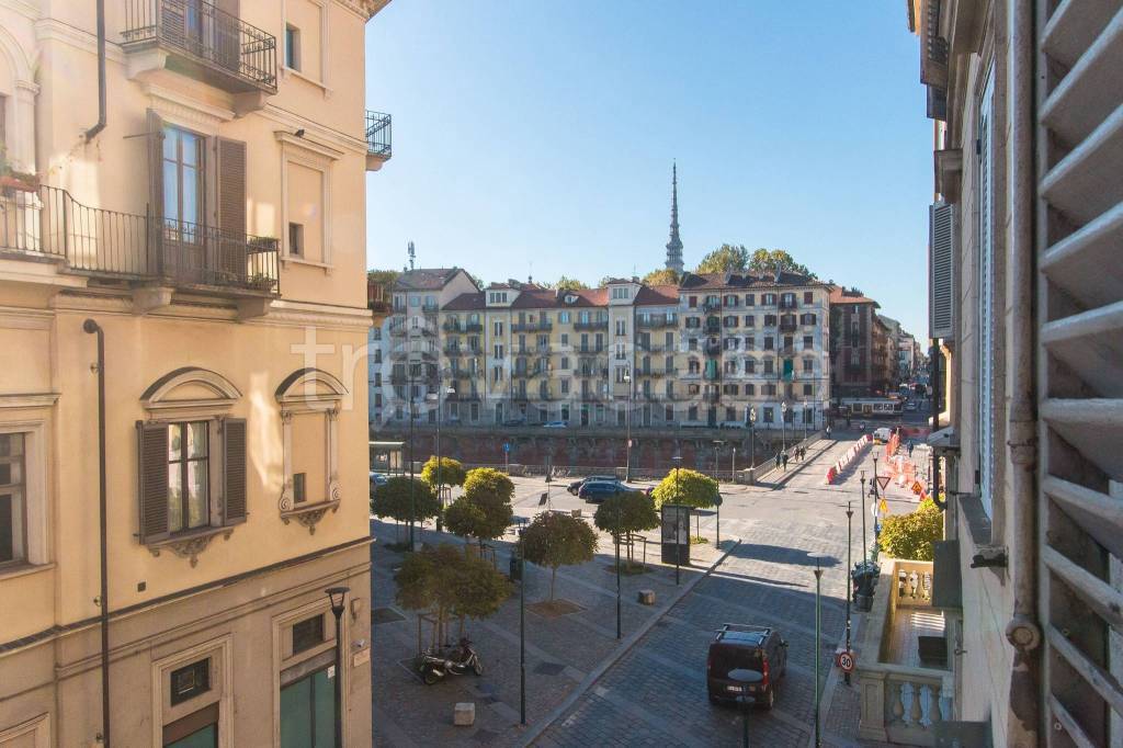 appartamento in vendita a Torino in zona Regio Parco