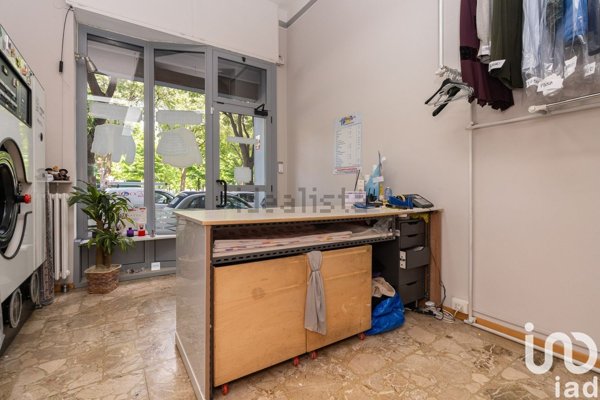 locale commerciale in vendita a Torino in zona Pozzo Strada