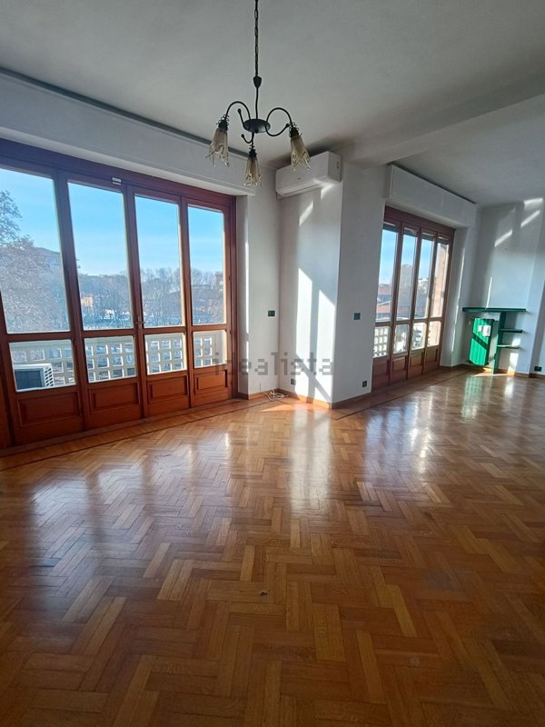 appartamento in vendita a Torino in zona Aurora