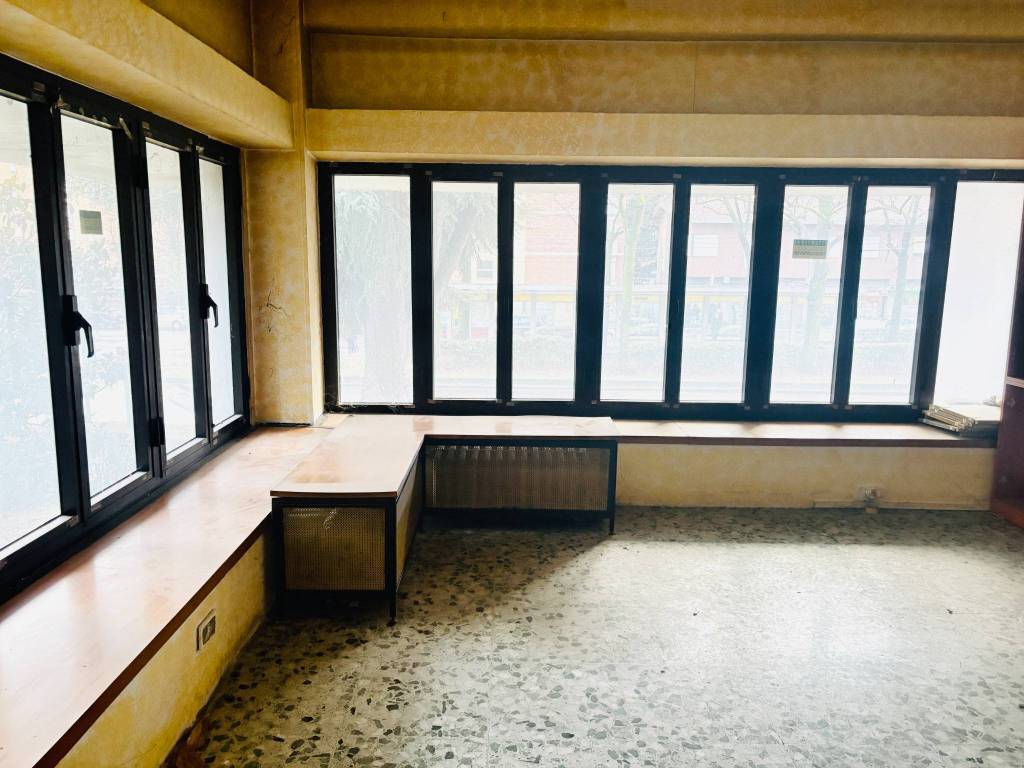 locale commerciale in vendita a Torino in zona Vallette