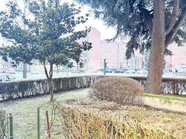 negozio in vendita a Torino in zona Vallette