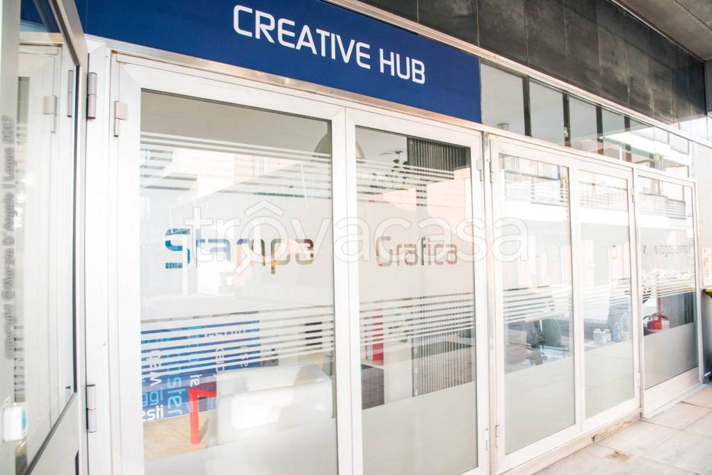 negozio in vendita a Torino in zona Mirafiori Nord