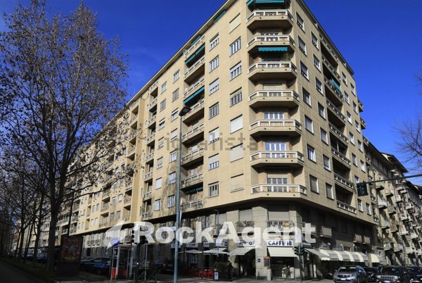 appartamento in vendita a Torino in zona Cit Turin