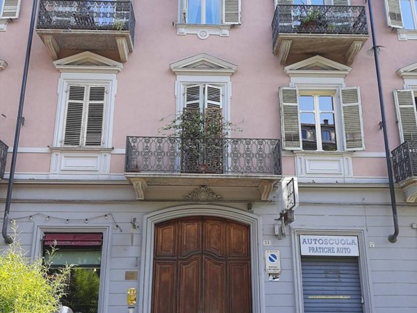 appartamento in vendita a Torino in zona San Salvario