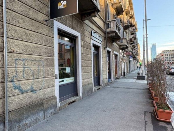 negozio in vendita a Torino in zona Lingotto