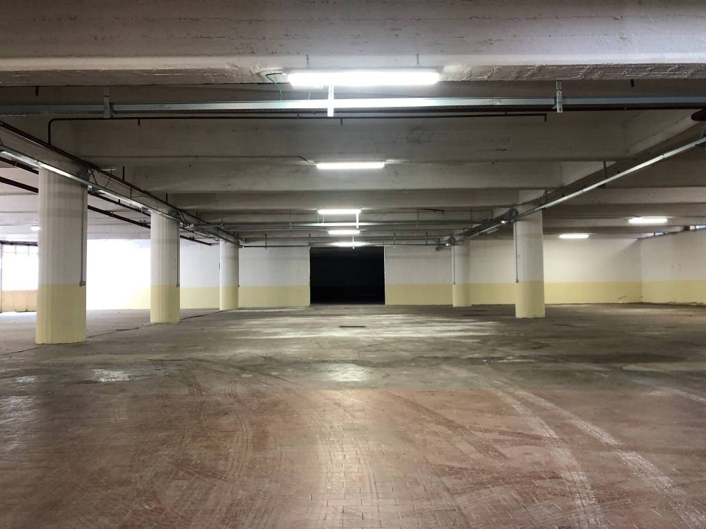 locale commerciale in vendita a Torino in zona Vallette