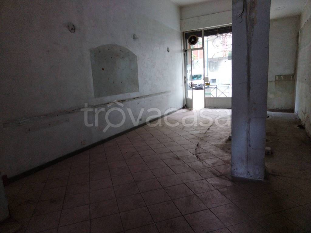 negozio in vendita a Torino in zona Borgata Vittoria