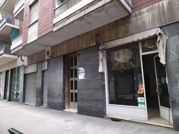 negozio in vendita a Torino in zona Borgata Vittoria
