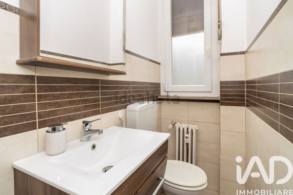 negozio in vendita a Torino in zona Lingotto