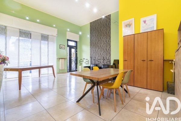 negozio in vendita a Torino in zona Lingotto