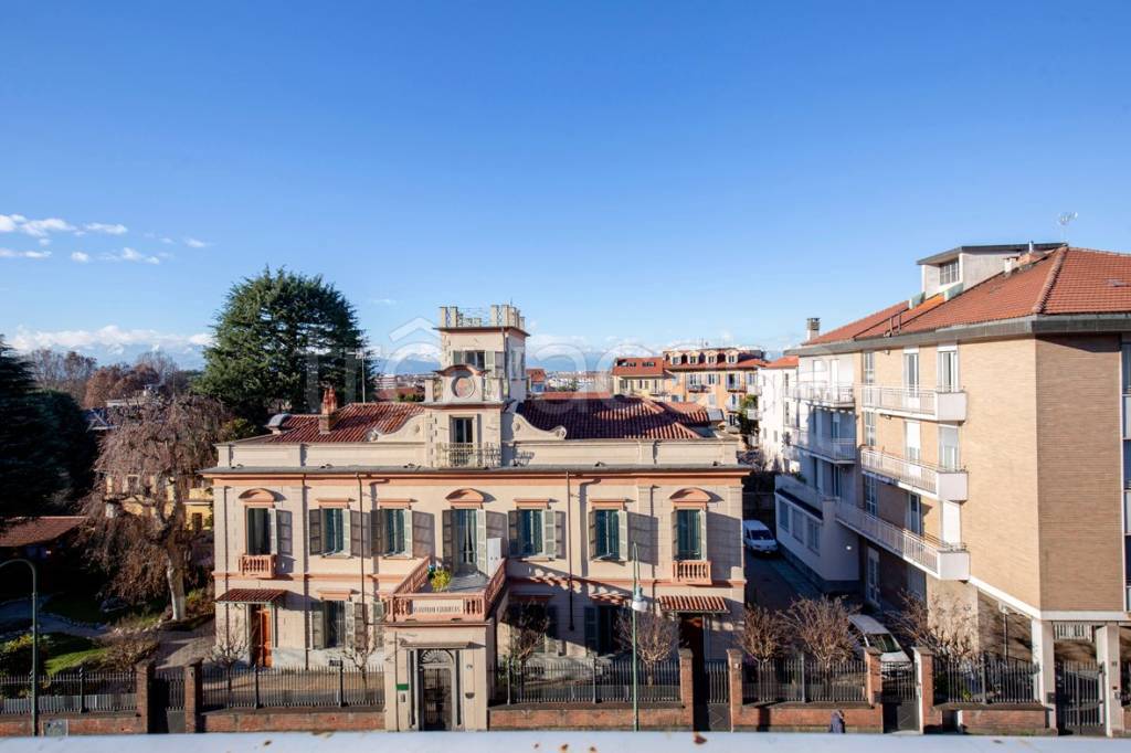 appartamento in vendita a Torino in zona Madonna del Pilone