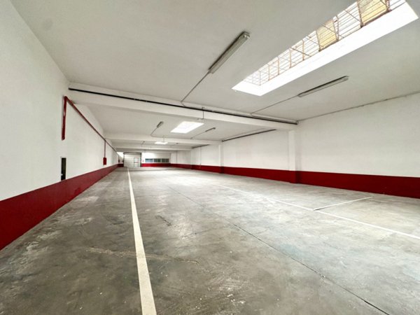 capannone in vendita a Torino in zona Lingotto