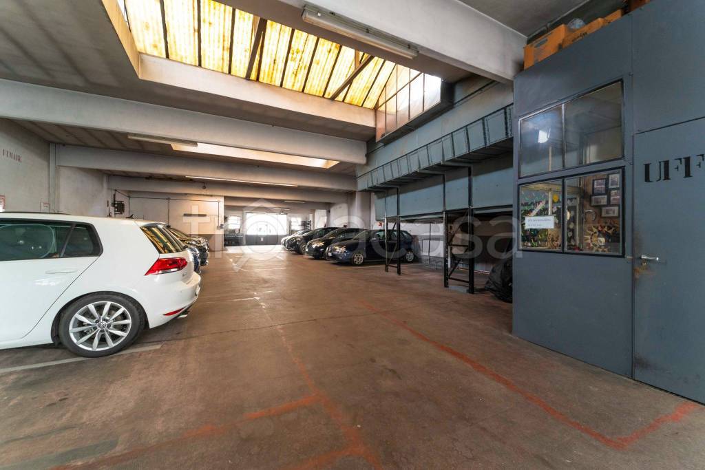locale commerciale in vendita a Torino in zona Borgo San Paolo