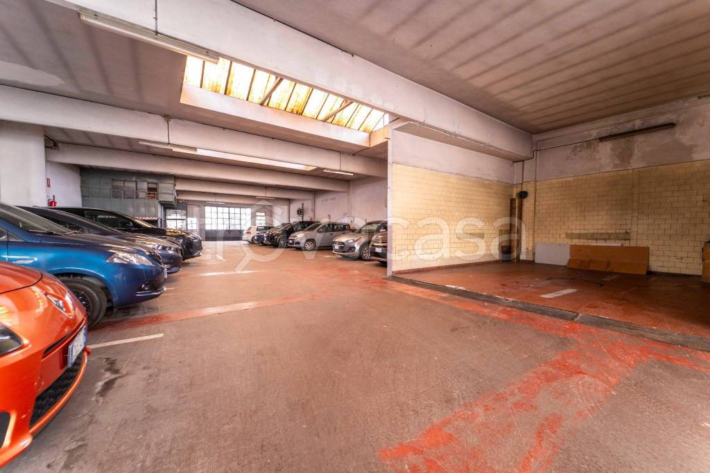 locale commerciale in vendita a Torino in zona Borgo San Paolo