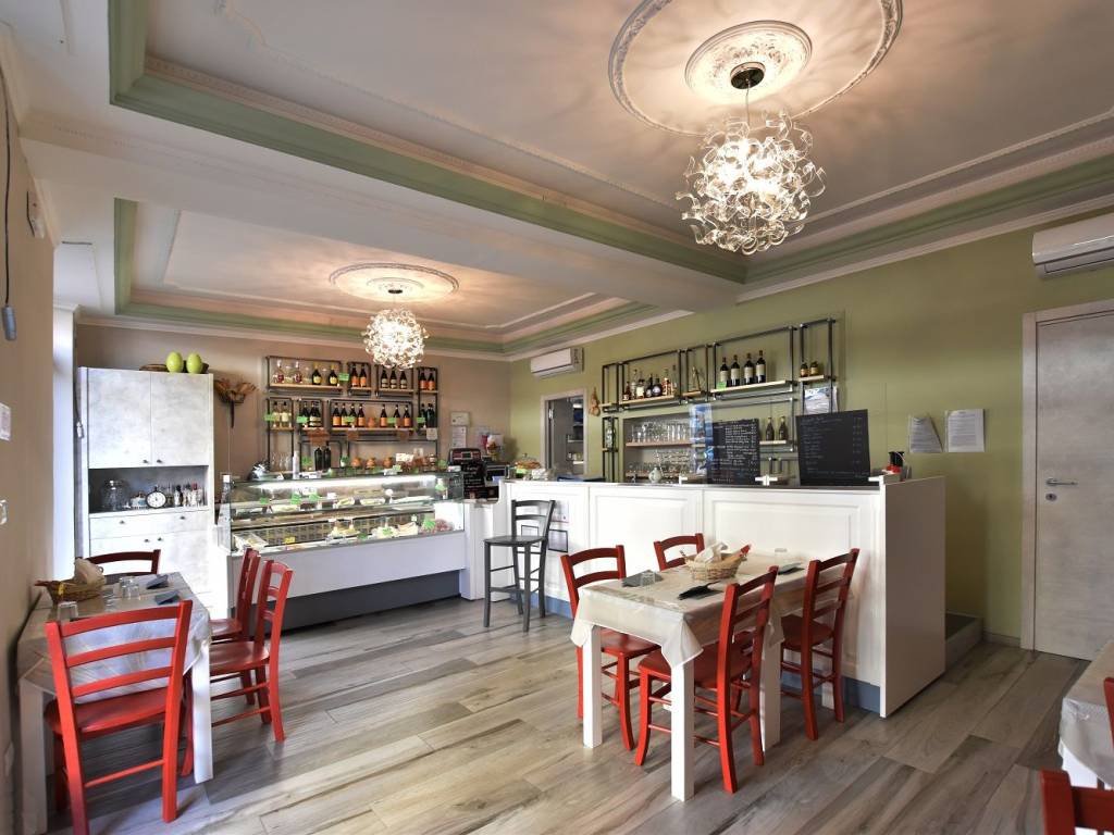 negozio in vendita a Torino in zona Lingotto