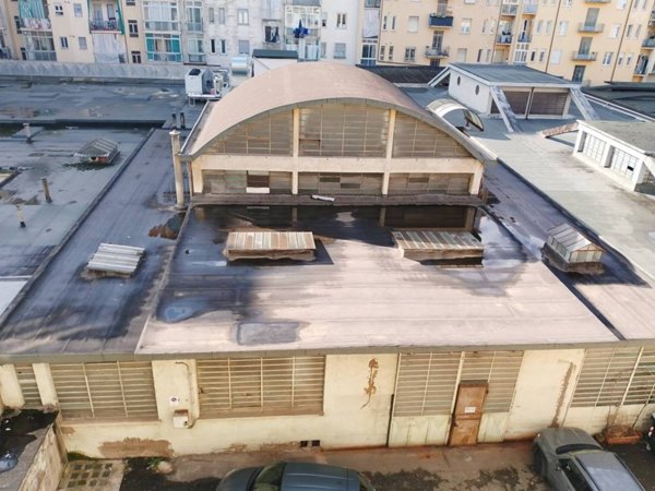 locale commerciale in vendita a Torino in zona Lingotto