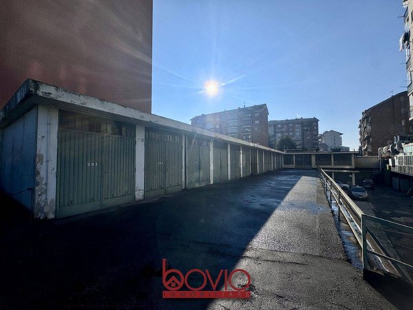 negozio in vendita a Torino in zona Regio Parco
