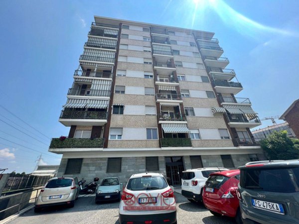 negozio in vendita a Torino in zona Regio Parco