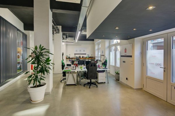 locale commerciale in vendita a Torino in zona Madonna del Pilone