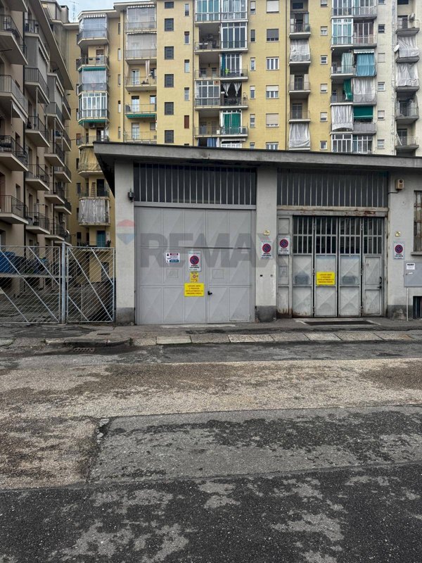 locale di sgombero in vendita a Torino in zona Lingotto
