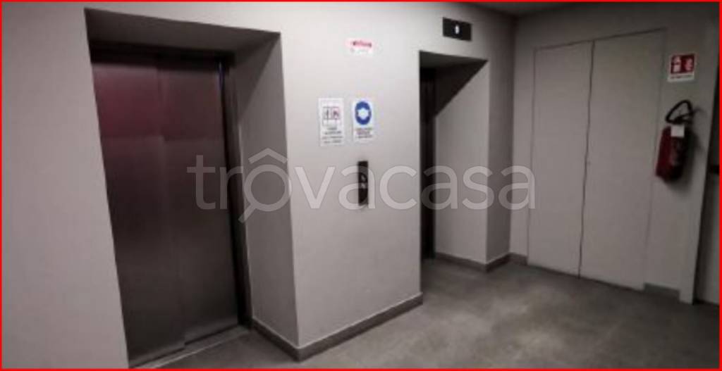 negozio in vendita a Torino in zona Mirafiori Sud