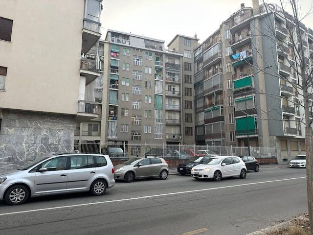 locale commerciale in vendita a Torino in zona Borgo San Paolo