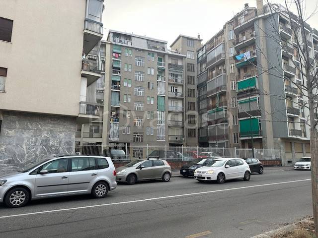 locale commerciale in vendita a Torino in zona Borgo San Paolo