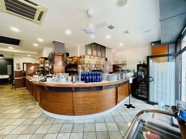 negozio in vendita a Torino in zona Lucento