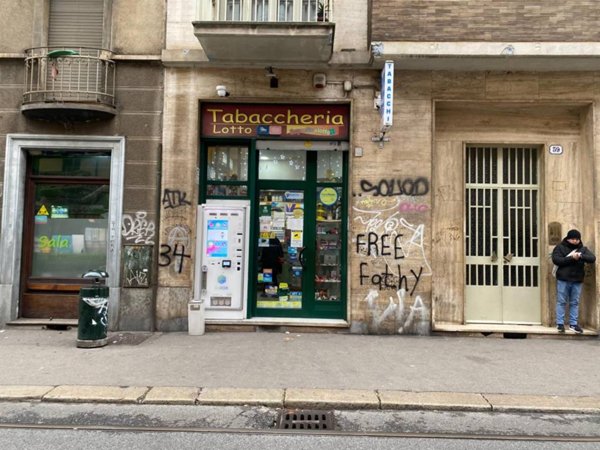 negozio in vendita a Torino in zona Lingotto