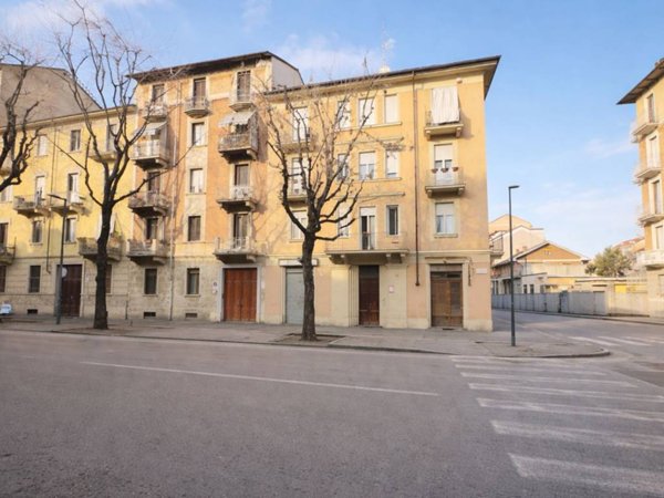 negozio in vendita a Torino in zona Borgata Vittoria