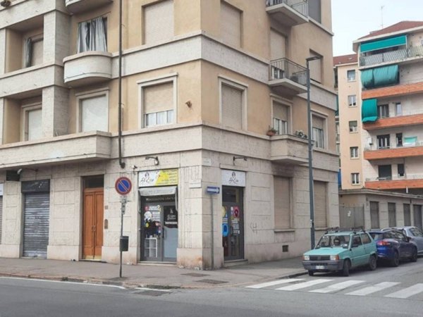 negozio in vendita a Torino in zona Santa Rita