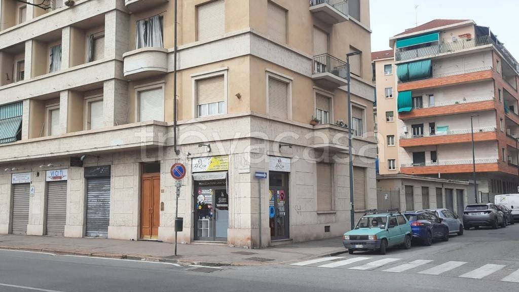 negozio in vendita a Torino in zona Santa Rita