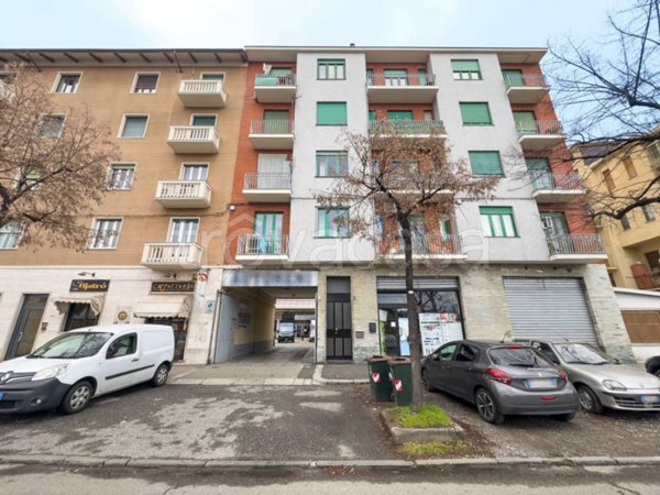 negozio in vendita a Torino in zona Pozzo Strada