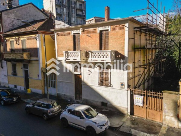 casa indipendente in vendita a Torino in zona Santa Rita