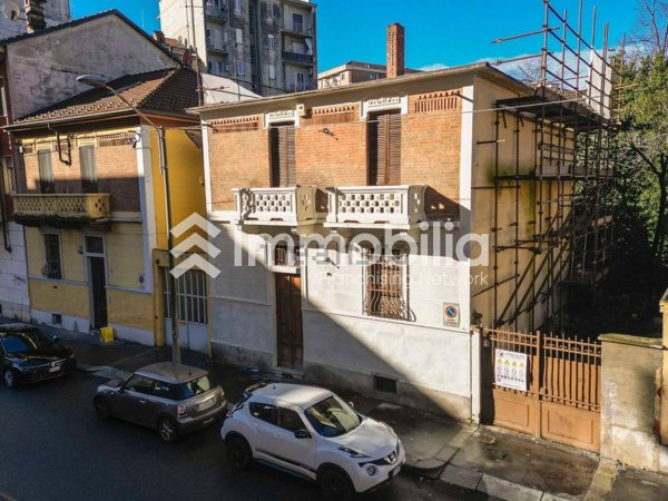 casa indipendente in vendita a Torino in zona Santa Rita