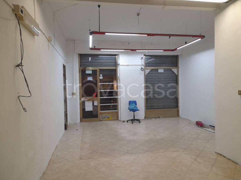 negozio in vendita a Torino in zona Cenisia
