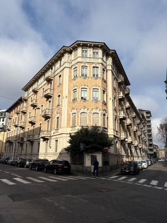 appartamento in vendita a Torino in zona Cit Turin