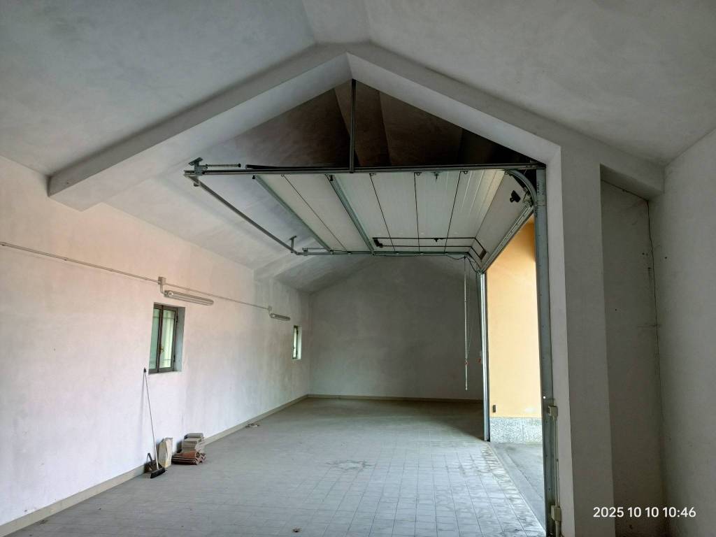 locale commerciale in vendita a Torino in zona Madonna di Campagna