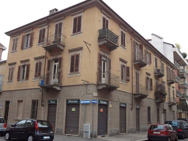 negozio in vendita a Torino in zona Parella