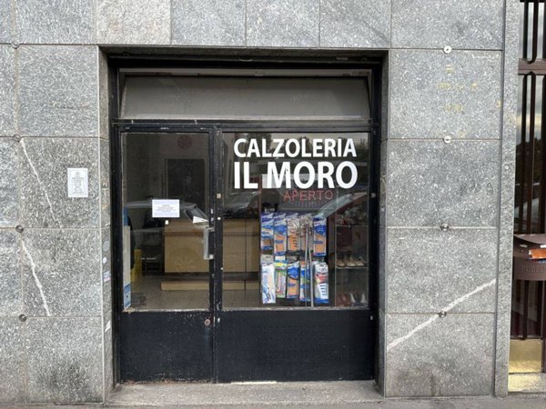 negozio in vendita a Torino in zona Lingotto