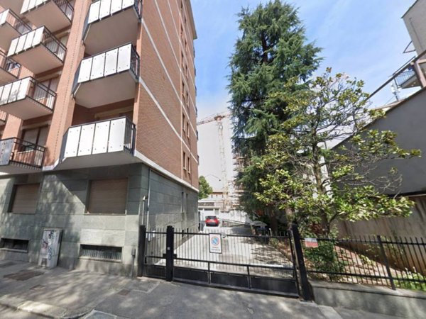 negozio in vendita a Torino in zona Parella