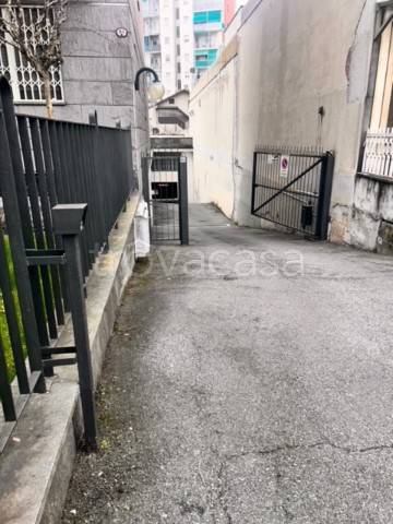 locale commerciale in vendita a Torino in zona Madonna di Campagna