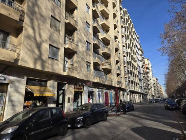 negozio in vendita a Torino in zona Santa Rita