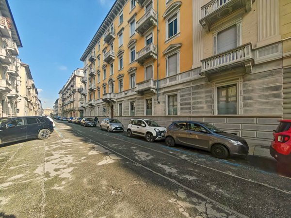 ufficio in vendita a Torino in zona Centro Storico