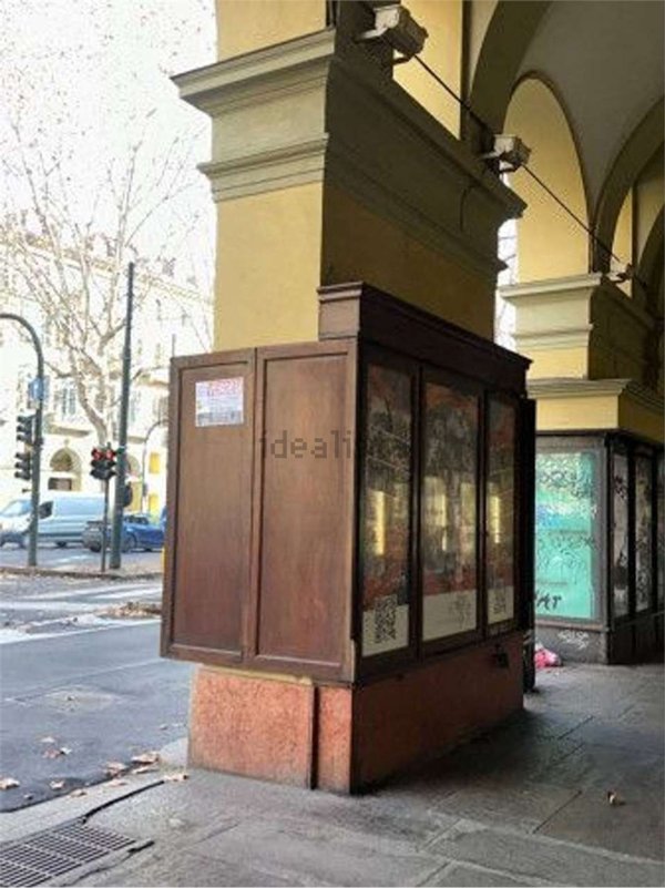 locale commerciale in vendita a Torino in zona Centro Storico