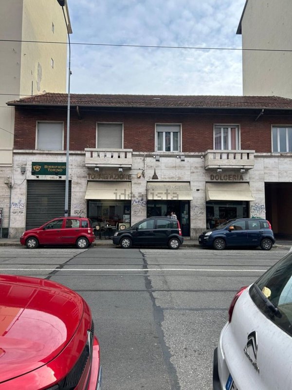 locale commerciale in vendita a Torino in zona Aurora